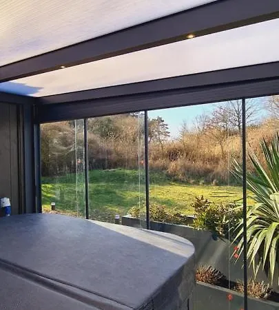 Bed & Breakfast Het Duinhuisje Met Jacuzzi, Gratis Parkeren, 2 Fietsen Te Leen, Airco 4*