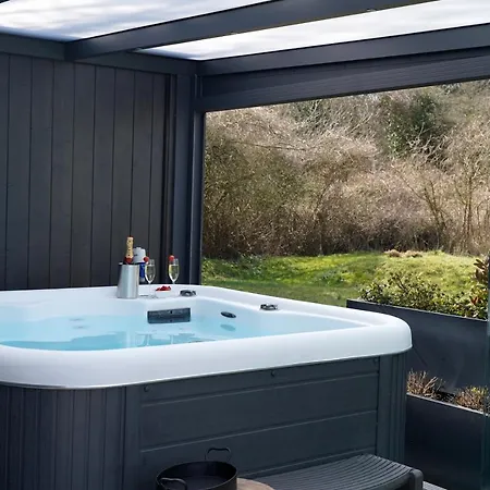 Het Duinhuisje Met Jacuzzi, Gratis Parkeren, 2 Fietsen Te Leen, Airco Bed & Breakfast Zandvoort